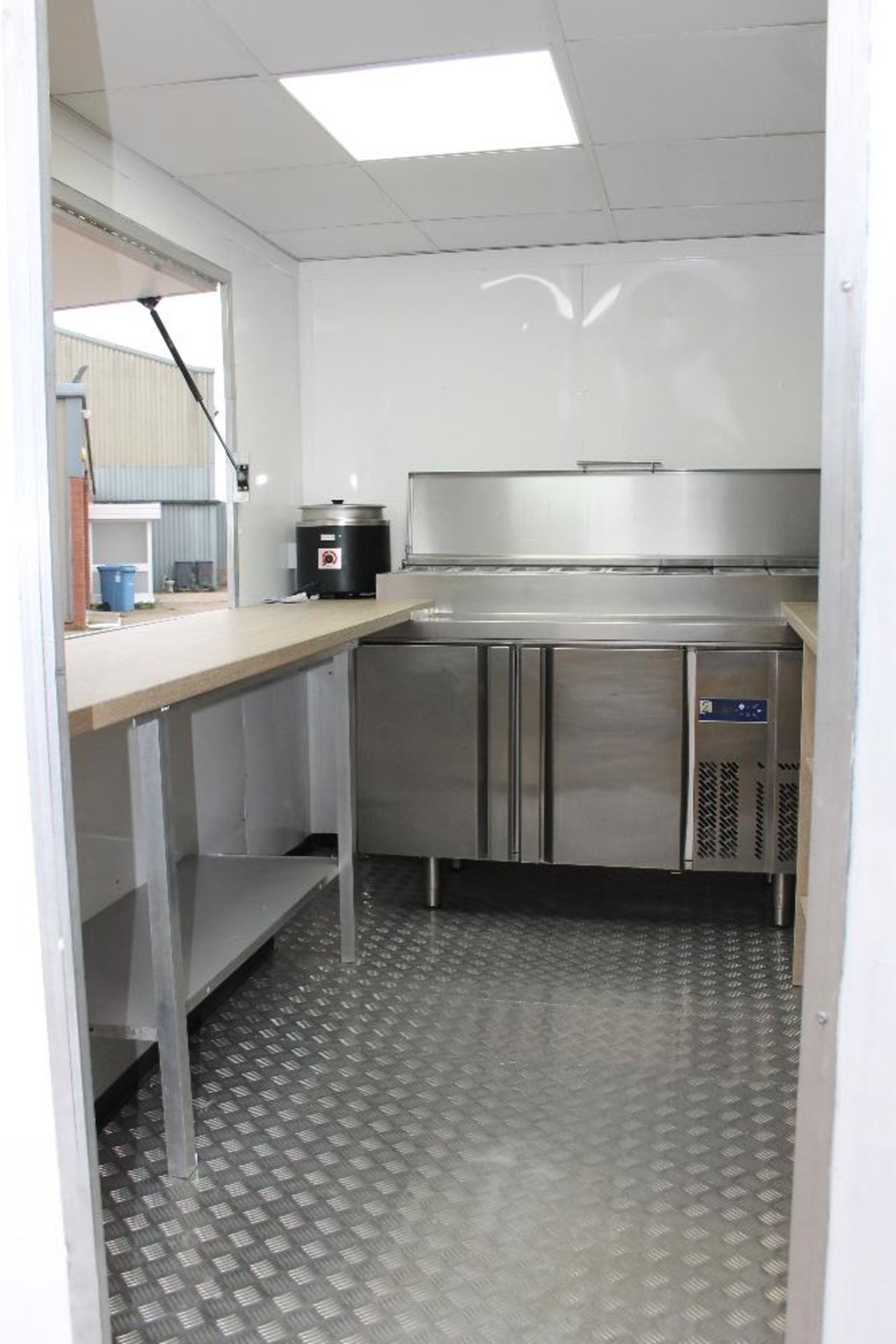 Catering Trailer 9” x 7” – White - completely refurbished Fitted out for Jacket Potatoes Soup & - Image 3 of 12