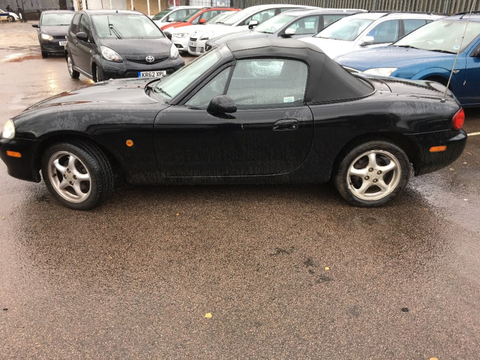 Mazda MX5 Convertible - black - 1.6 - 2 keysRegistration: SL03 WTMMileage: 81,600MOT: 06-02- - Image 4 of 8