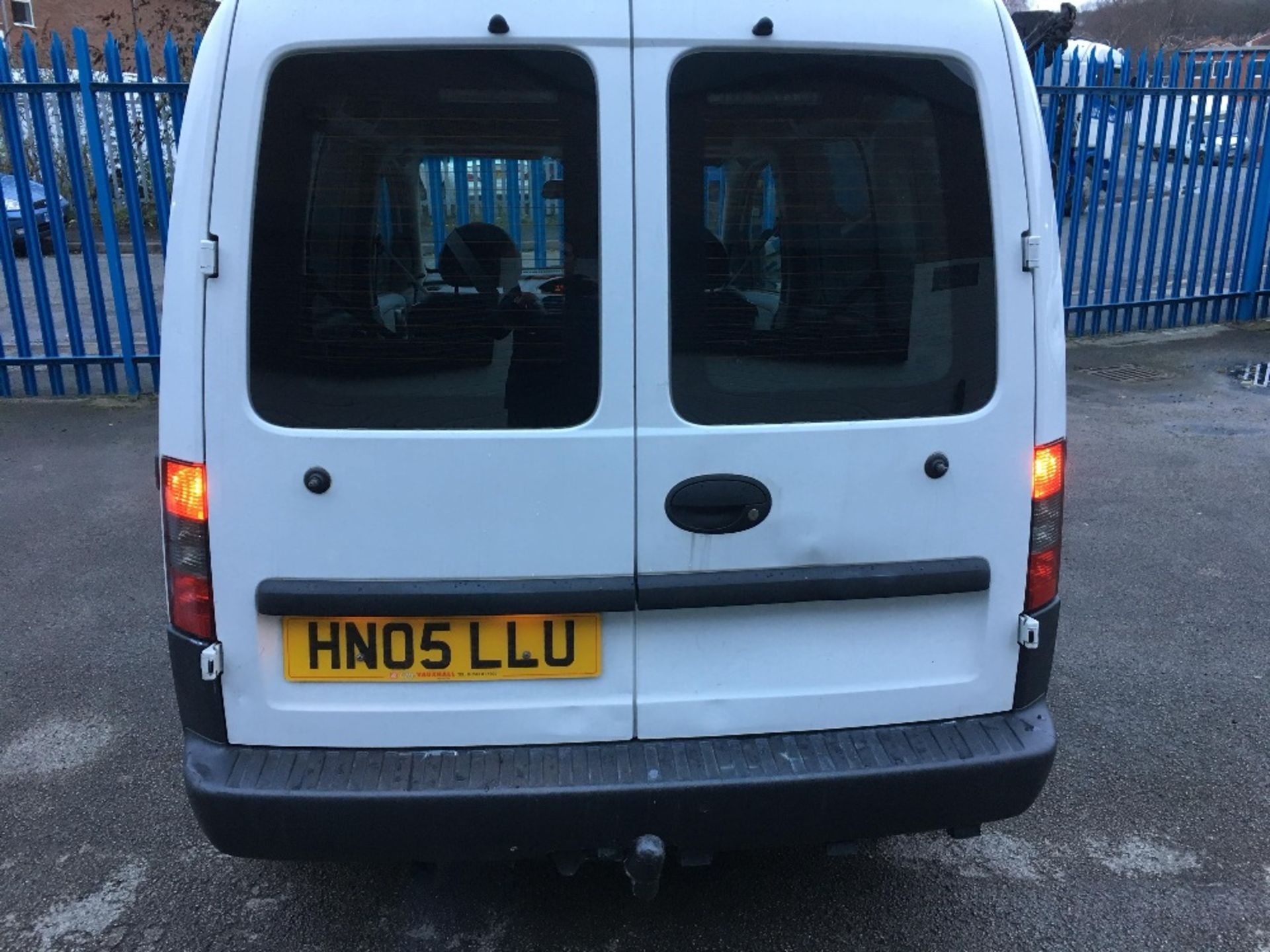 Vauxhall Combo 200 CDTI 16v (1.3)Reg: HN05 LLUMileage: Approximately 65,800MOT: On sale of - Image 3 of 10