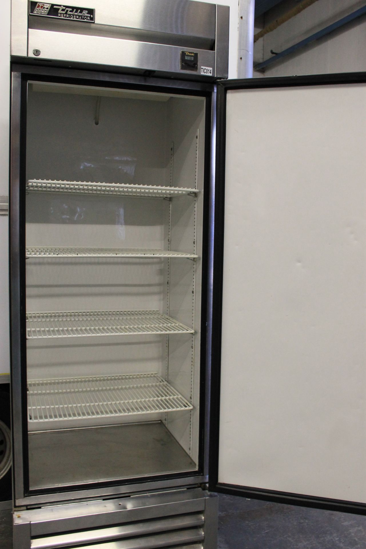 True Stainless Steel Catering Fridge -T-19E – with 4 Shelves - 1ph – Minor dents to front - Image 2 of 3