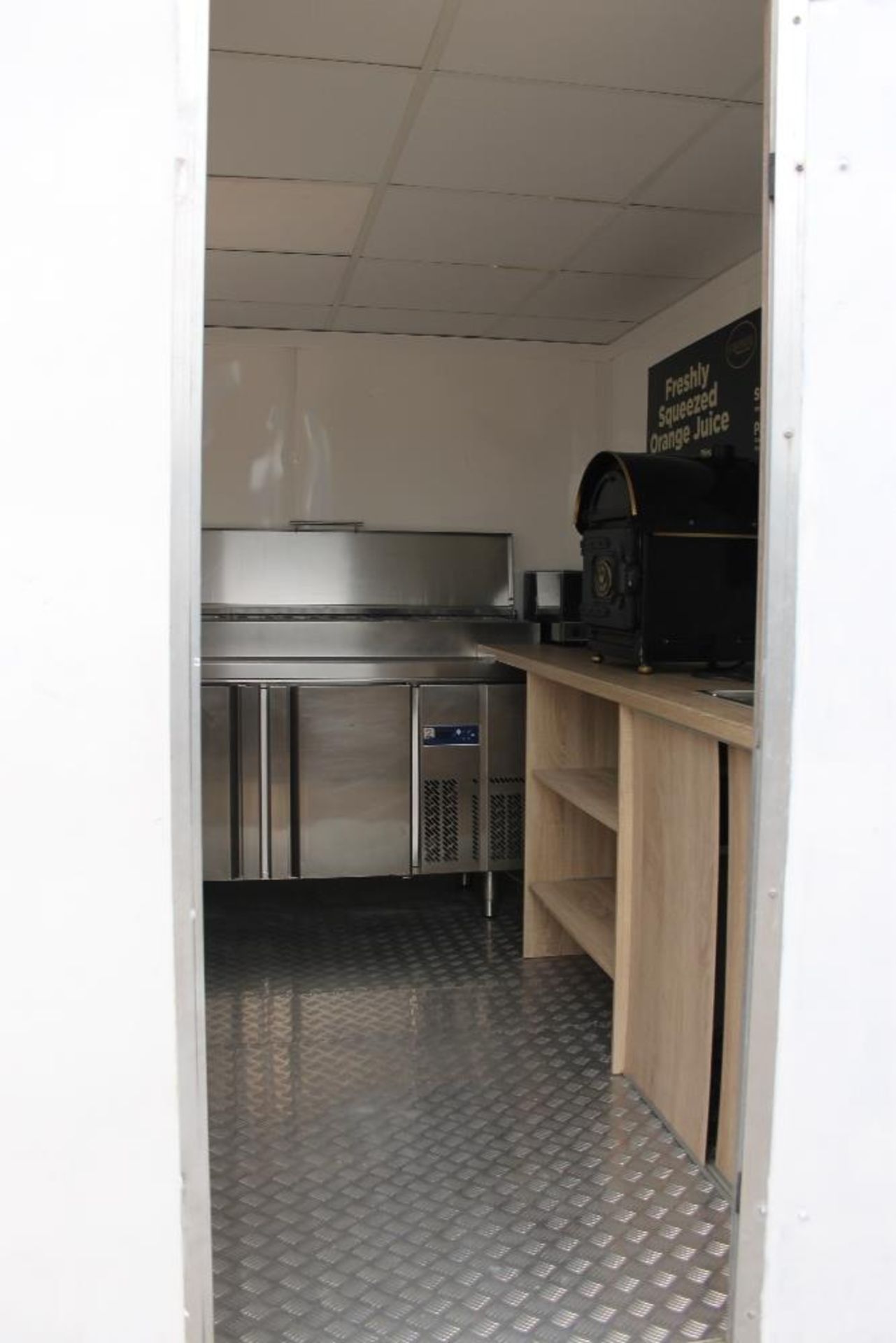 Catering Trailer 9” x 7” – White - completely refurbished Fitted out for Jacket Potatoes Soup & - Image 8 of 11