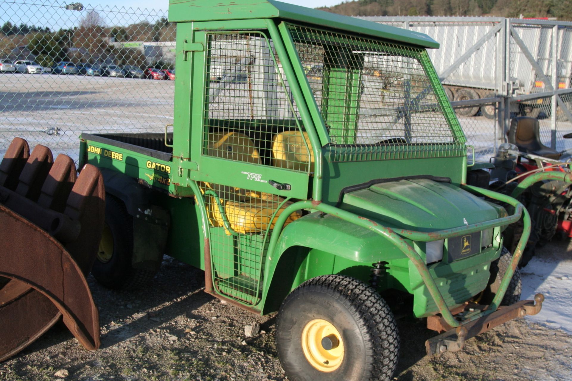 JOHN DEERE 4 X 2 GATOR