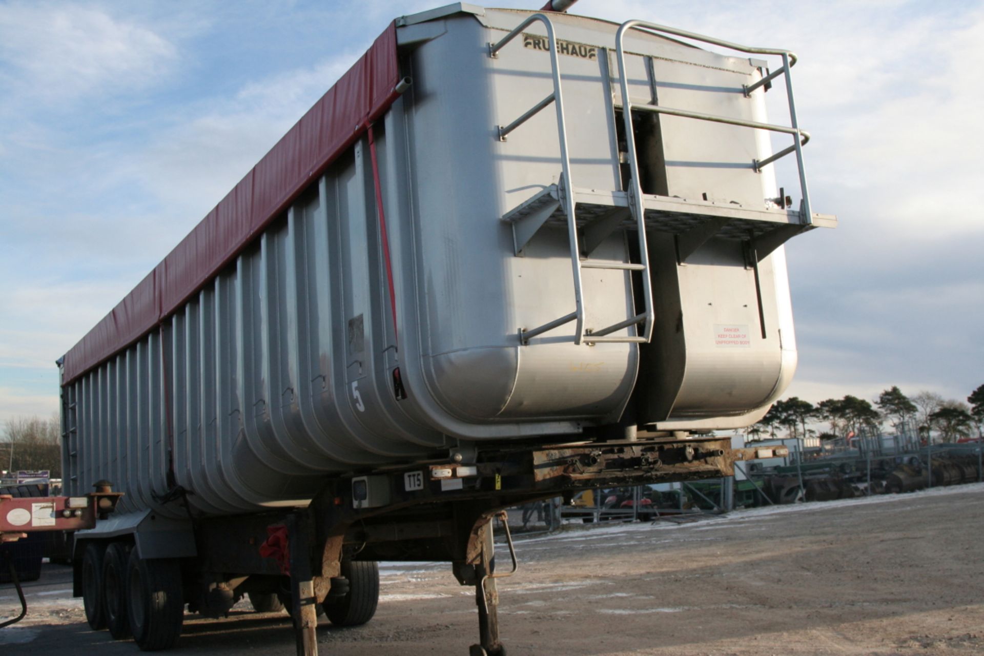 FRUEHAUF TIPPING TRAILER PLAT CERT, MOT SEPT 18 IN P/C