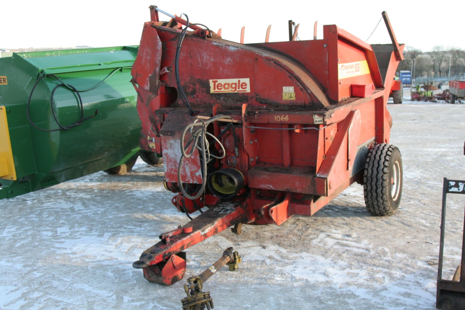 TEAGLE TOMAHAWK 808 STRAW BEDDER WITH PTO & C/BOX