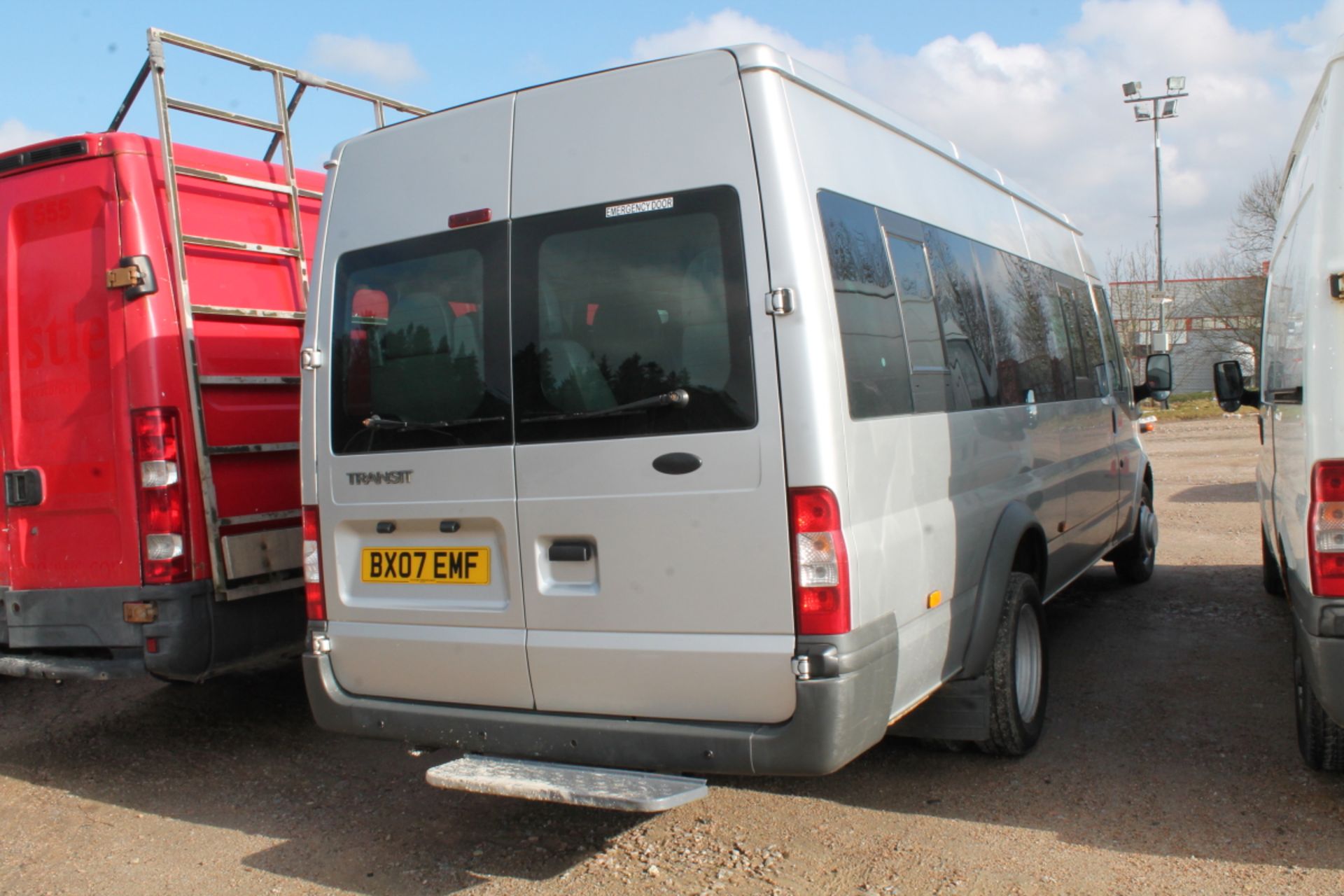 Ford Transit 100 17-seat Rwd - 2402cc Minibus - Image 3 of 3