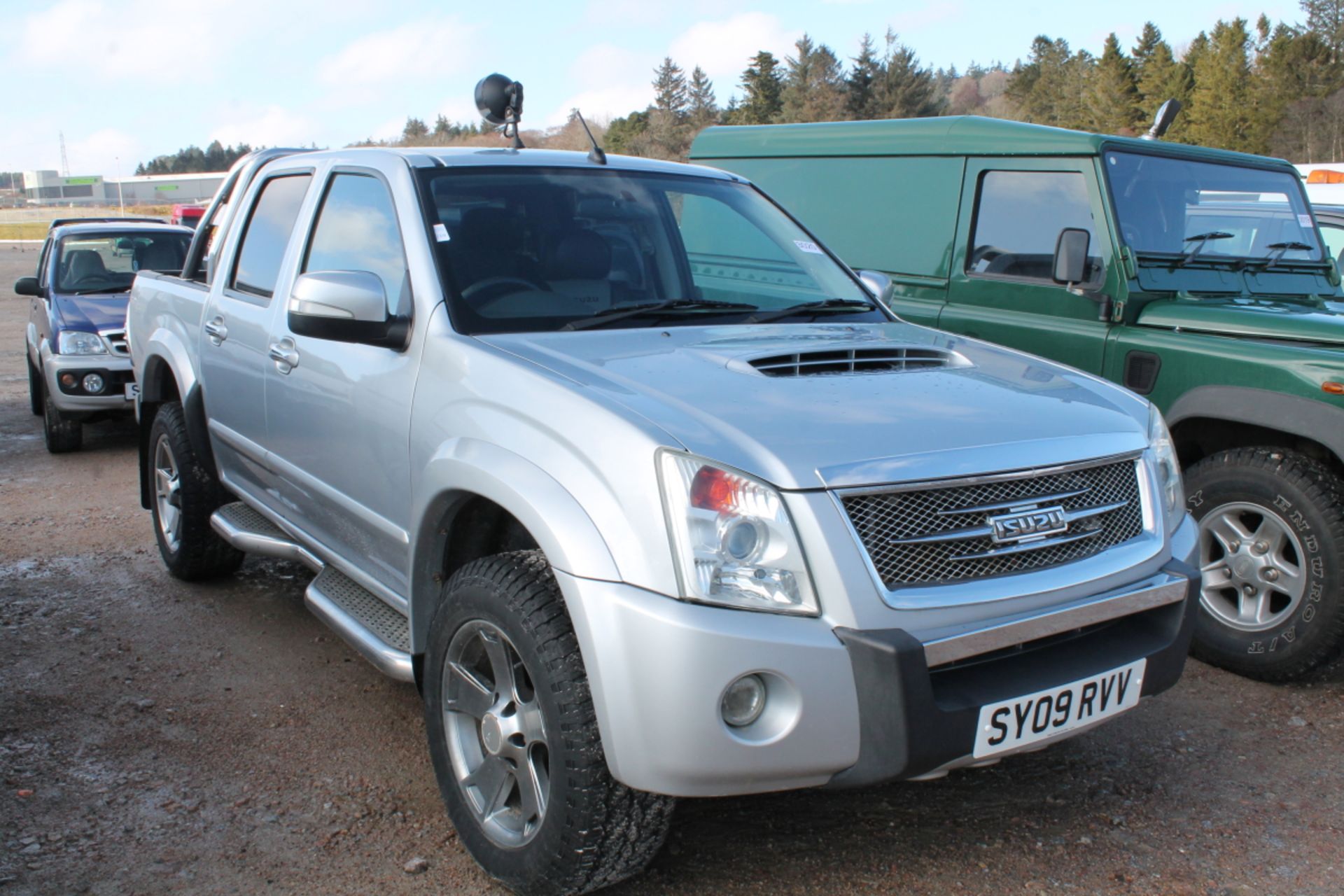 Isuzu TF Rodeo Denver Max D/C 2999cc Pickup - Image 2 of 3