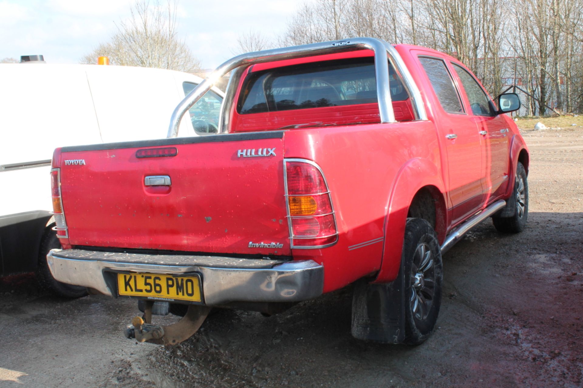 Toyota Hilux Invincible - 2494cc 4x4 - Image 3 of 3