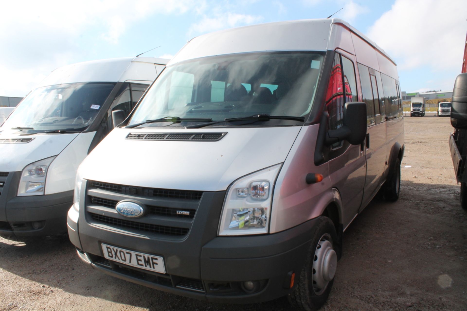 Ford Transit 100 17-seat Rwd - 2402cc Minibus