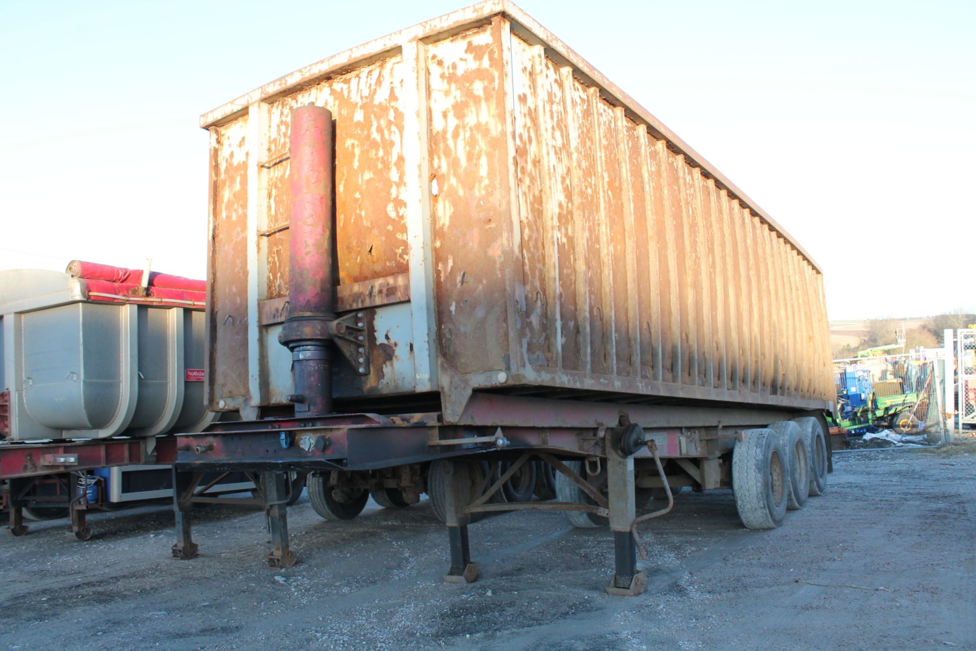 DON-BUR TIPPING TRAILER