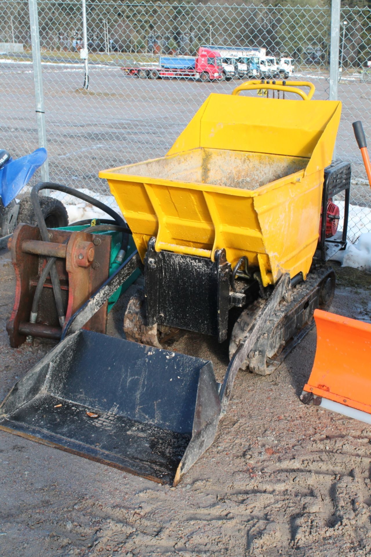 JCB TRACKED DUMPER