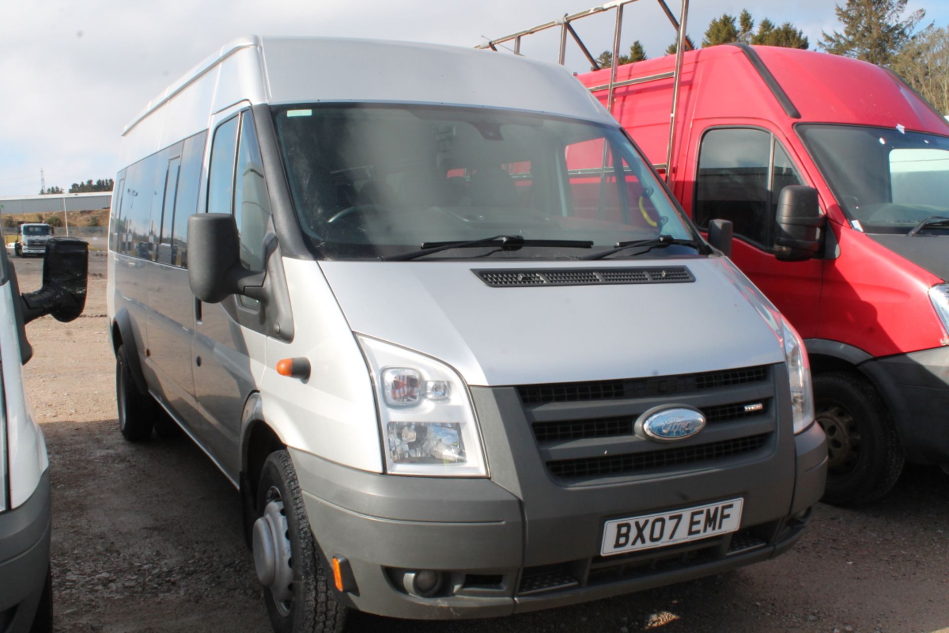 Ford Transit 100 17-seat Rwd - 2402cc Minibus - Image 2 of 3