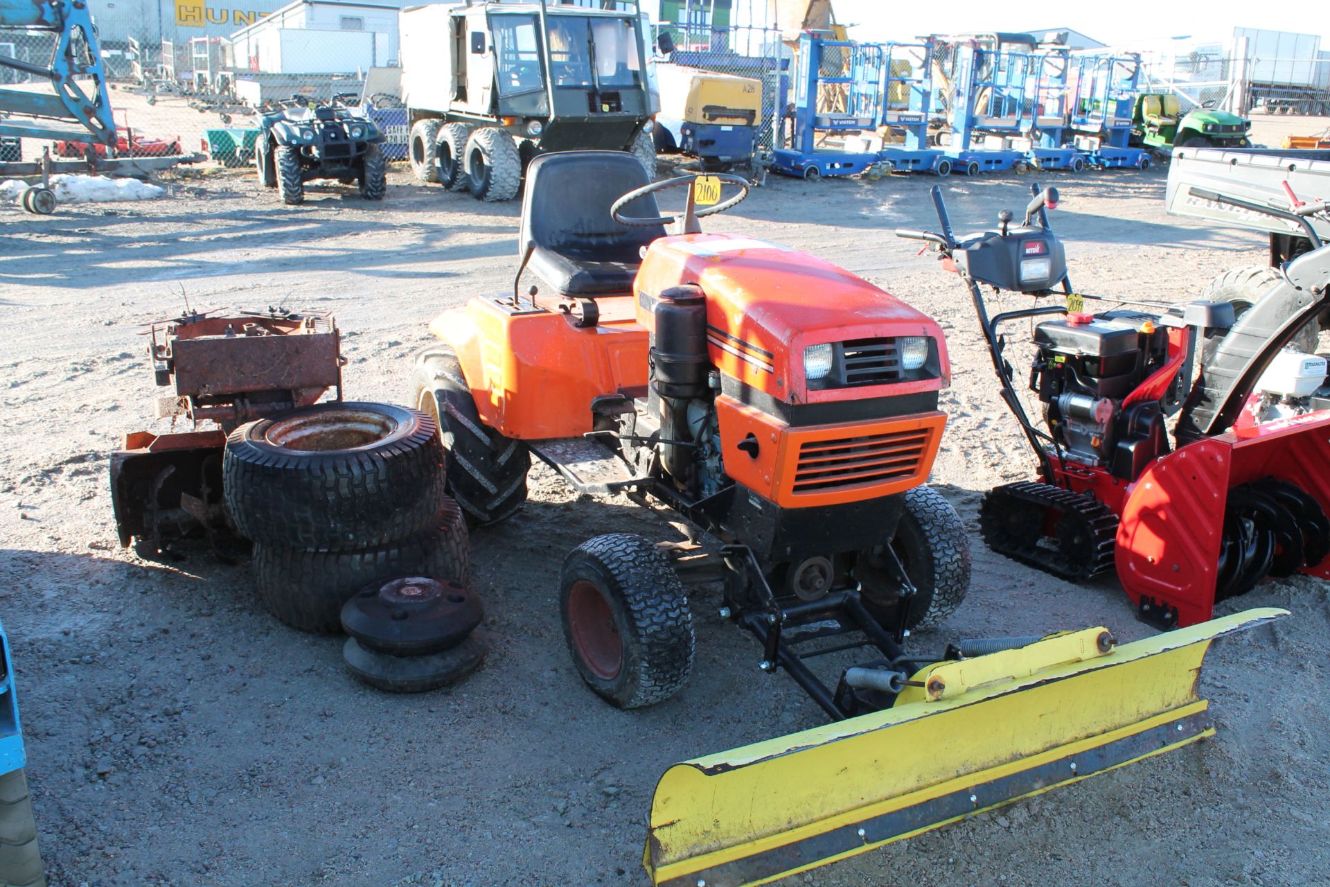 COMPACT TRACTOR ARIENS GT17 C/W SNOW PLOUGH, ROT, KEY IN PC