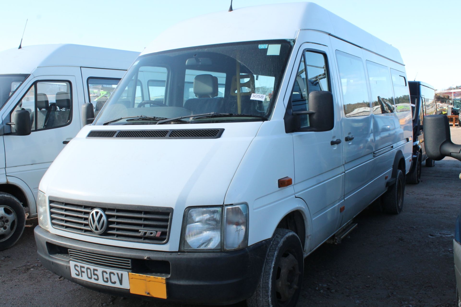 Volkswagen Lt 46 Tdi Lwb - 2461cc Minibus - Image 2 of 2