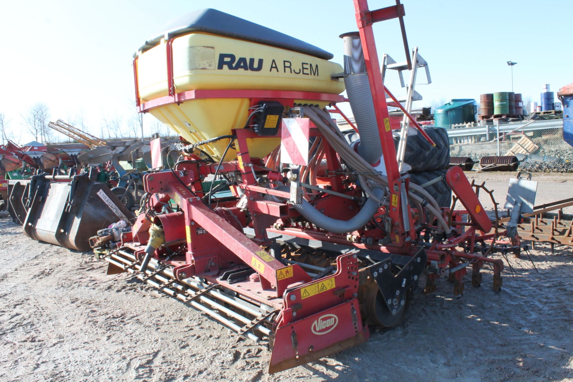 RAU 3 MTR GRAIN DRILL