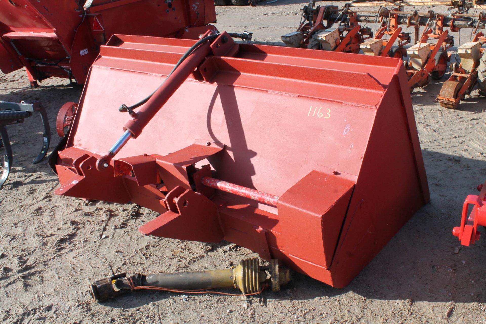 FEED BUCKET WITH PTO