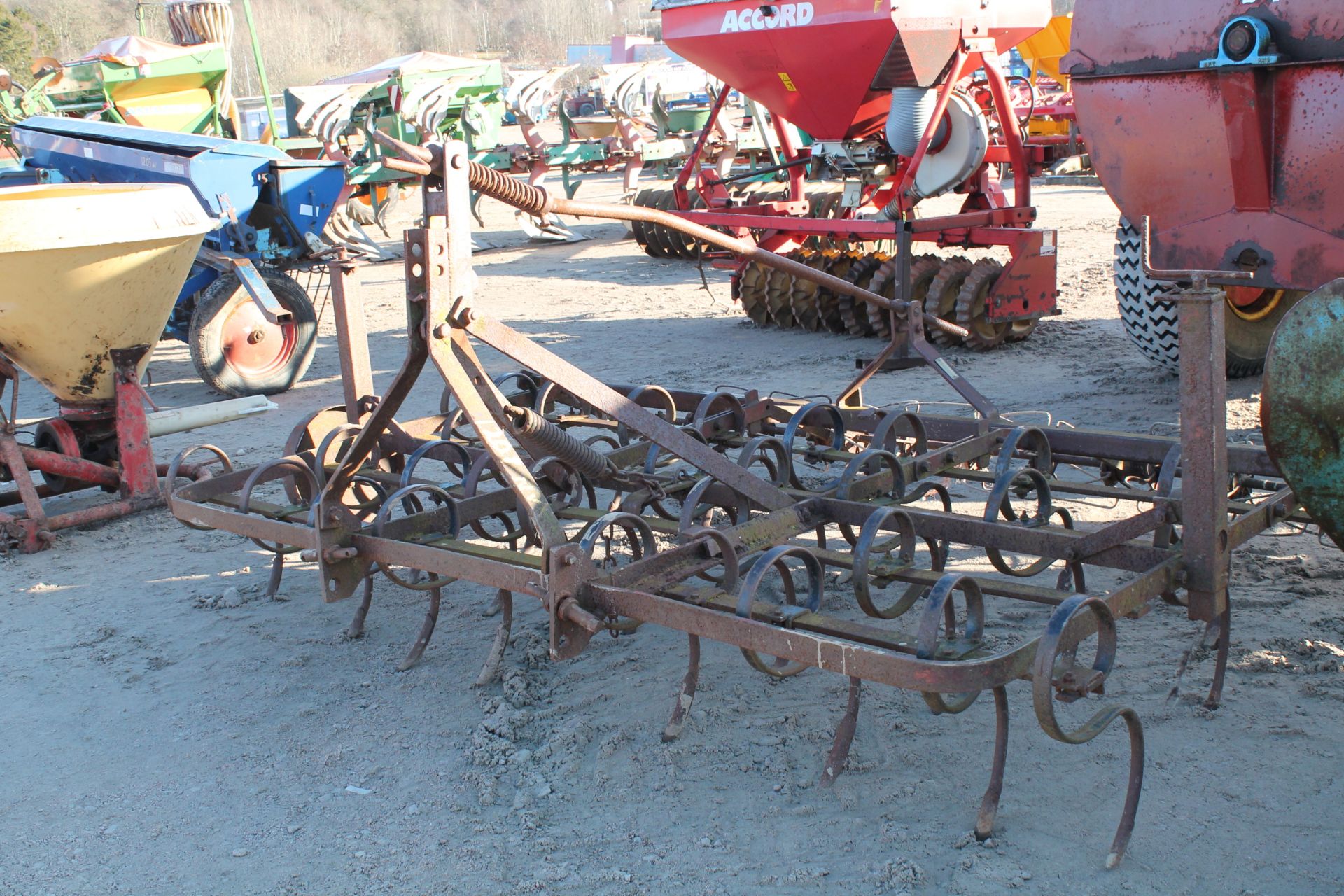CULTIVATOR WITH ROLLER