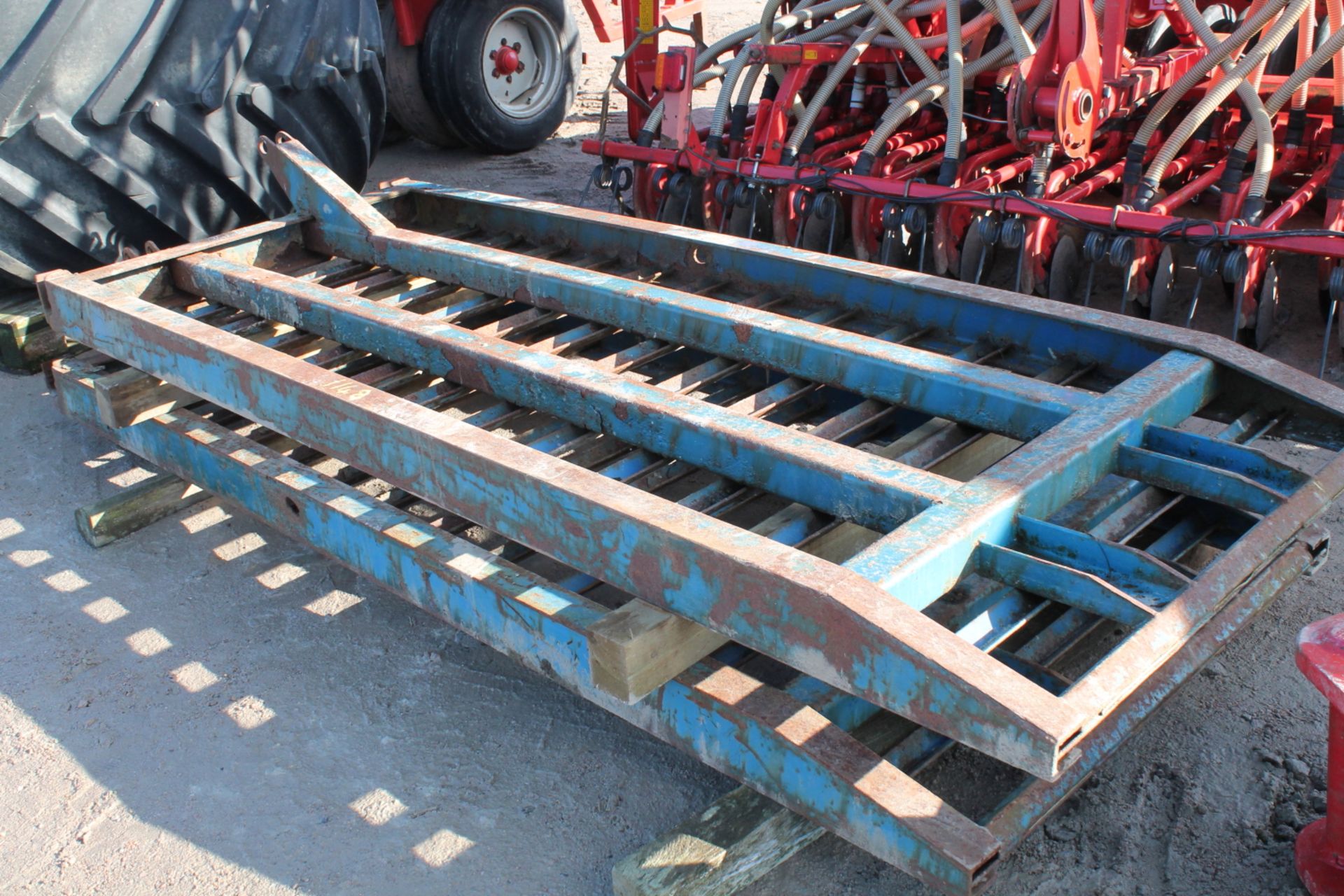 CHEESE WEDGE FOR LOW LOADER