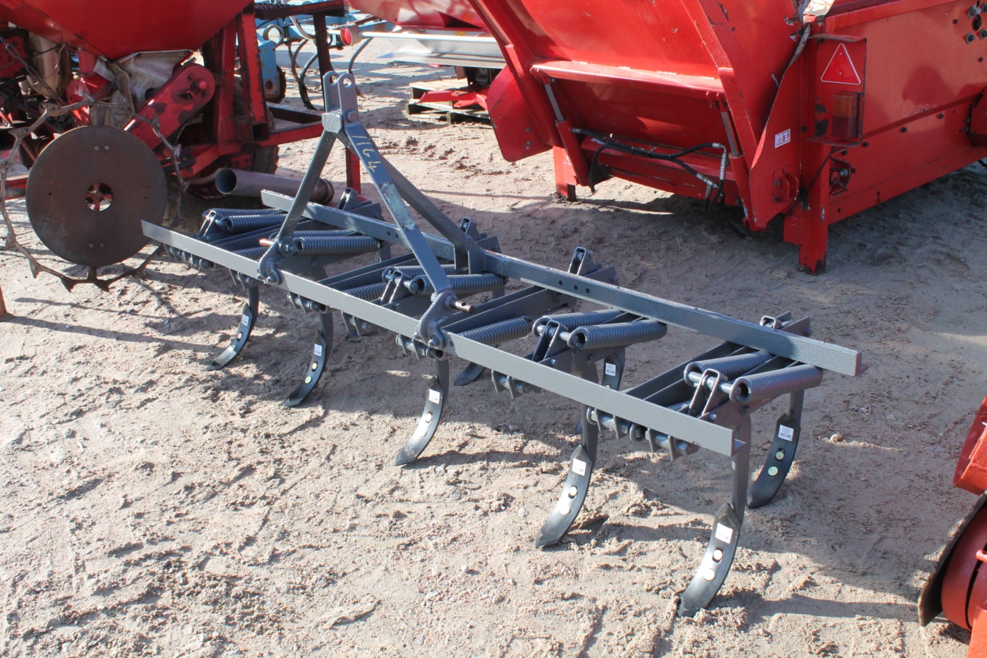 MF 9 TINE CULTIVATOR