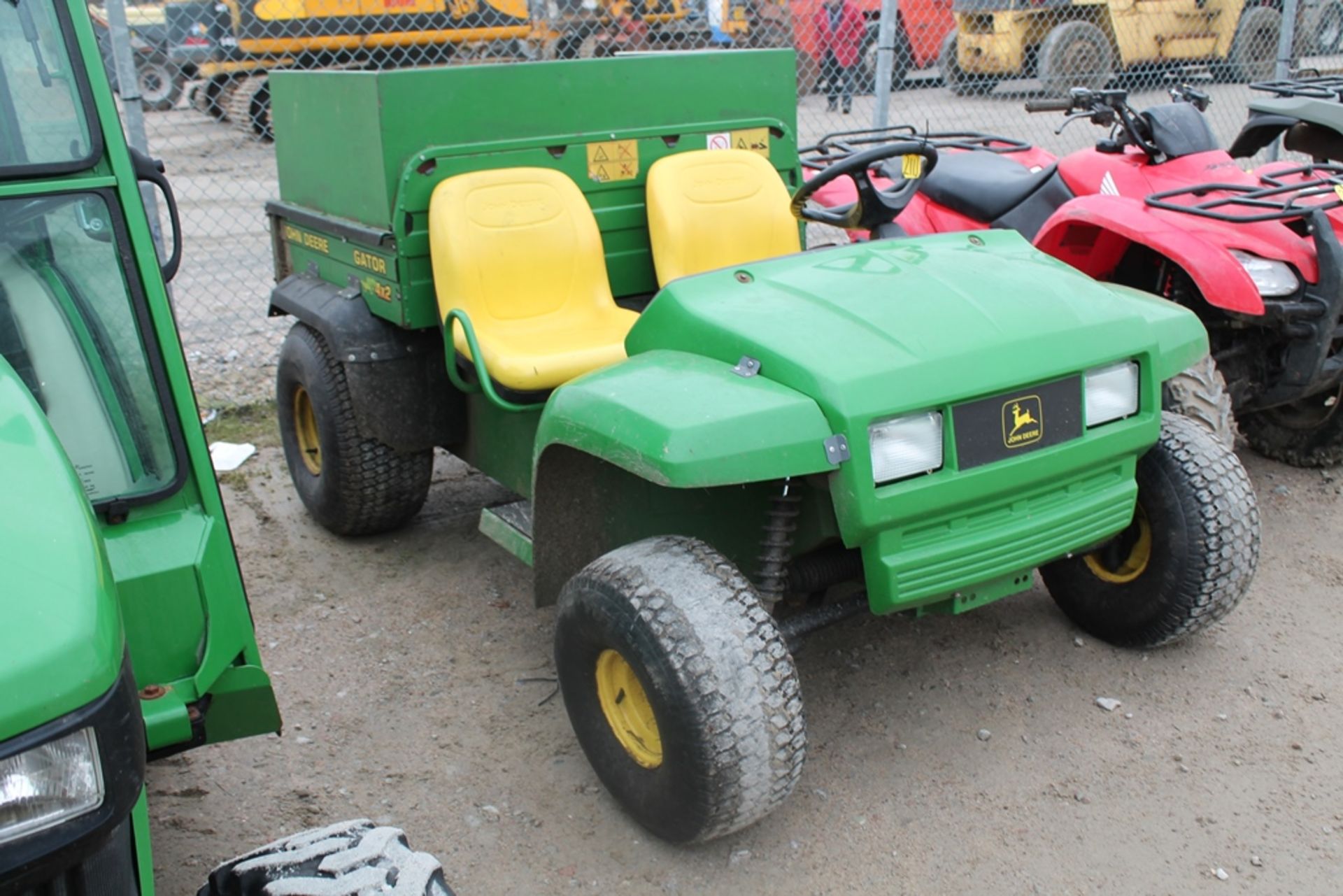 JOHN DEERE GATOR