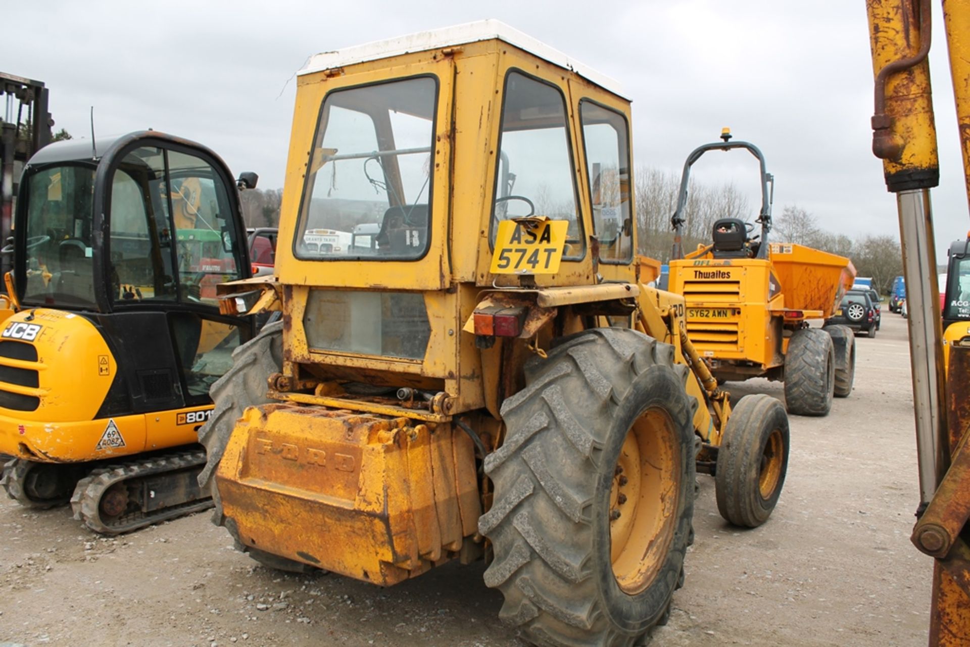 Ford 550 Loader Tractor - Image 2 of 4