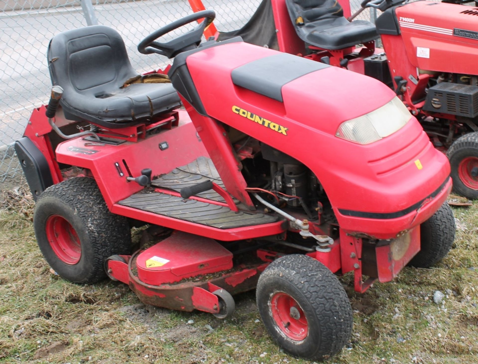 COUNTAX RIDE ON MOWER