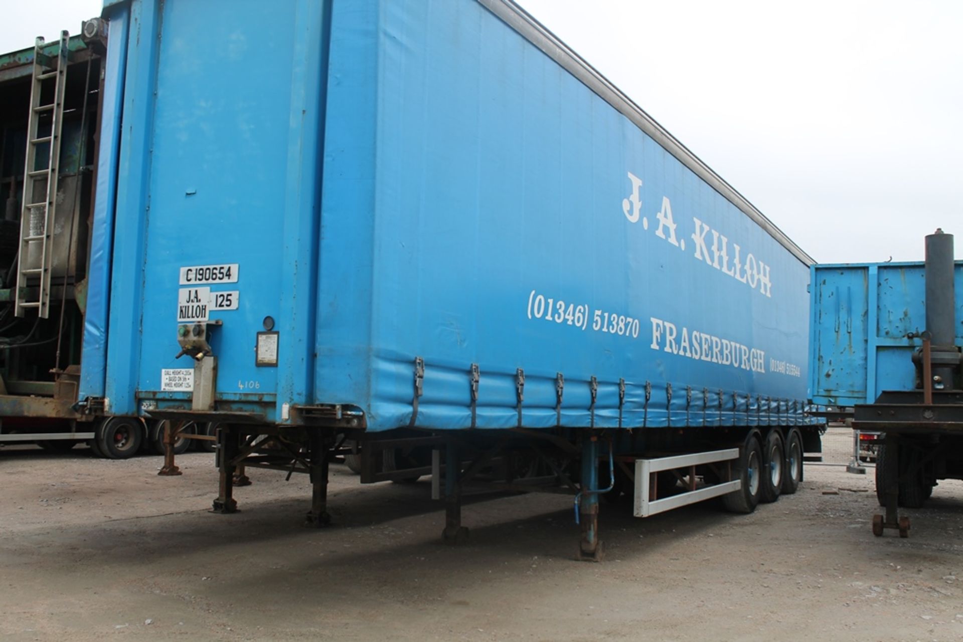 TRI AXLE CURTAINSIDE TRAILER