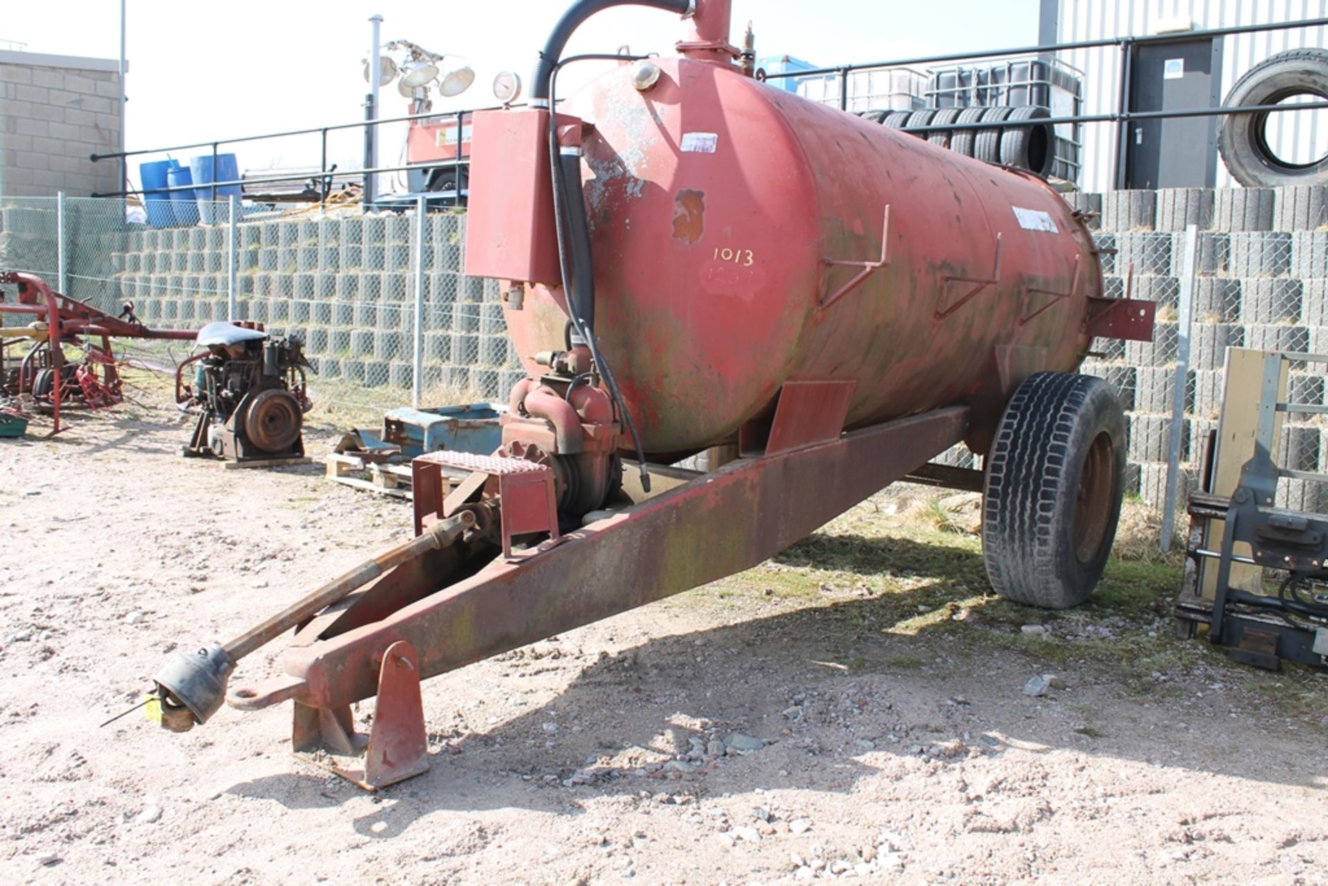 800 GALLON SLURRY TANKER WITH PTO