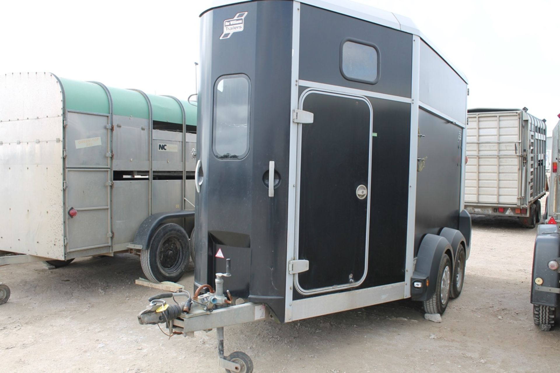 HB 511 BLACK HORSE BOX