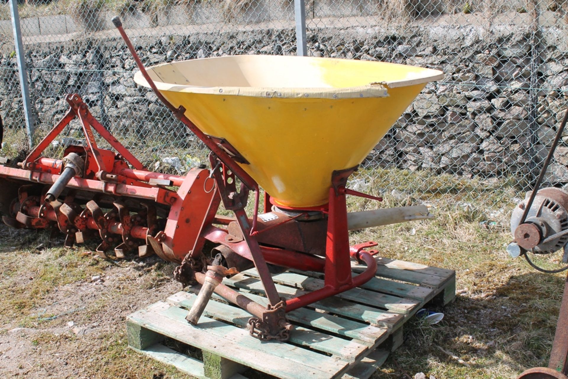 VICON MANURE SPREADER WITH PTO