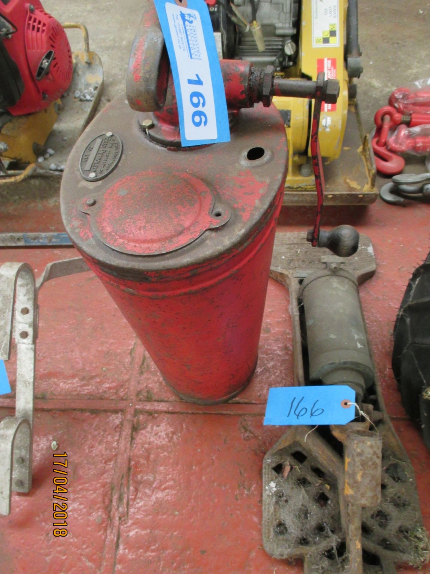 1 No. Esso Oil Pump And 1 No. Hydraulic Jack