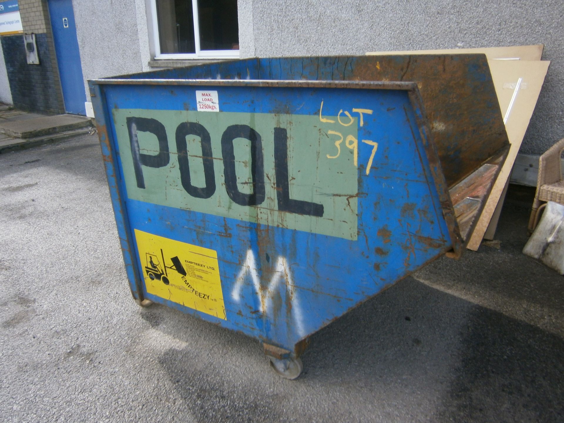 Blue Forklift Postable Tipping Skip