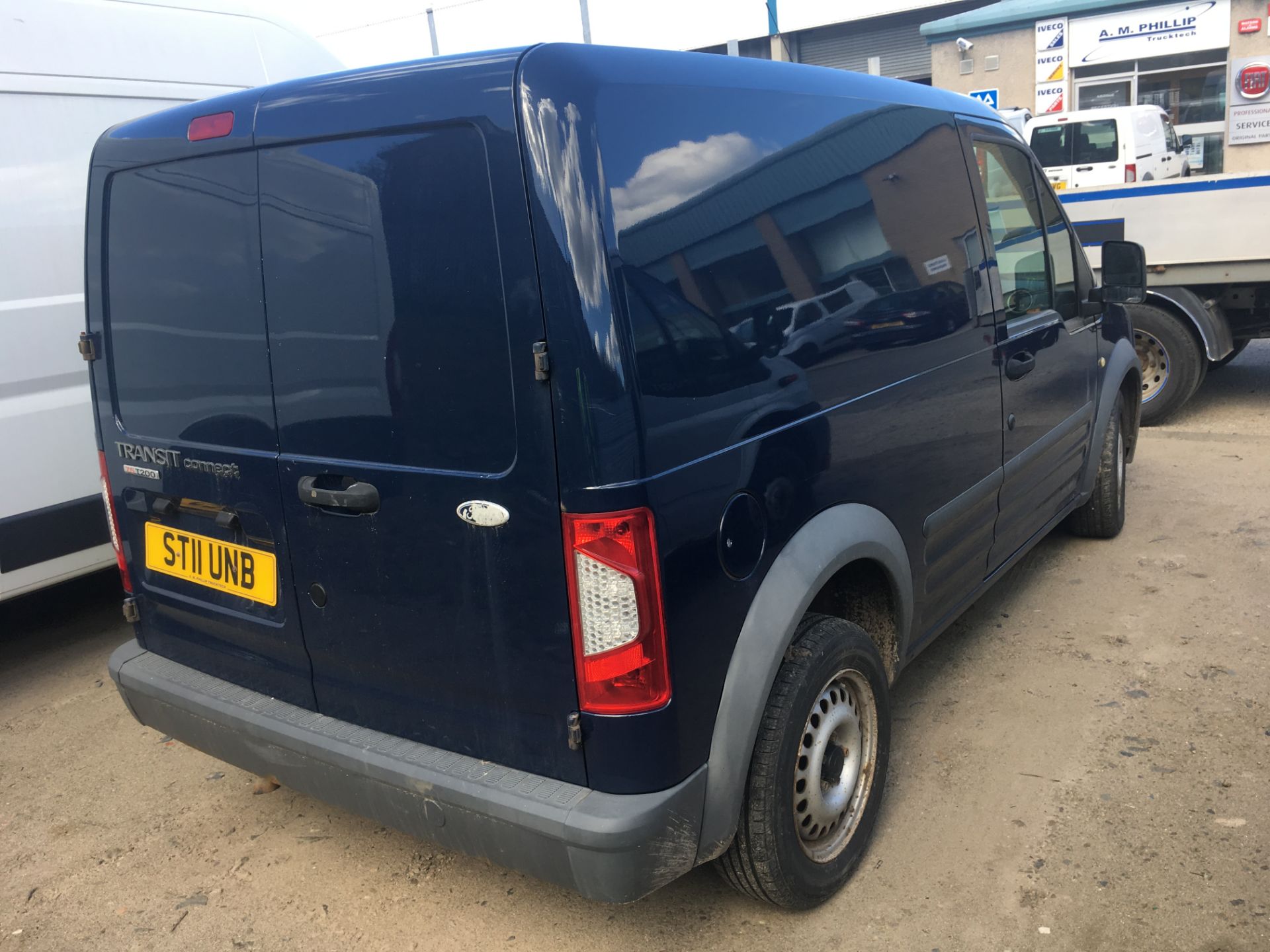 Ford Transit Connect 75 T200 - 1753cc 2 Door Van - Image 3 of 4