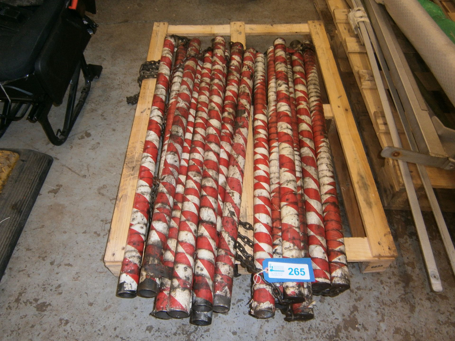 Quantity Safety Poles cw Chain