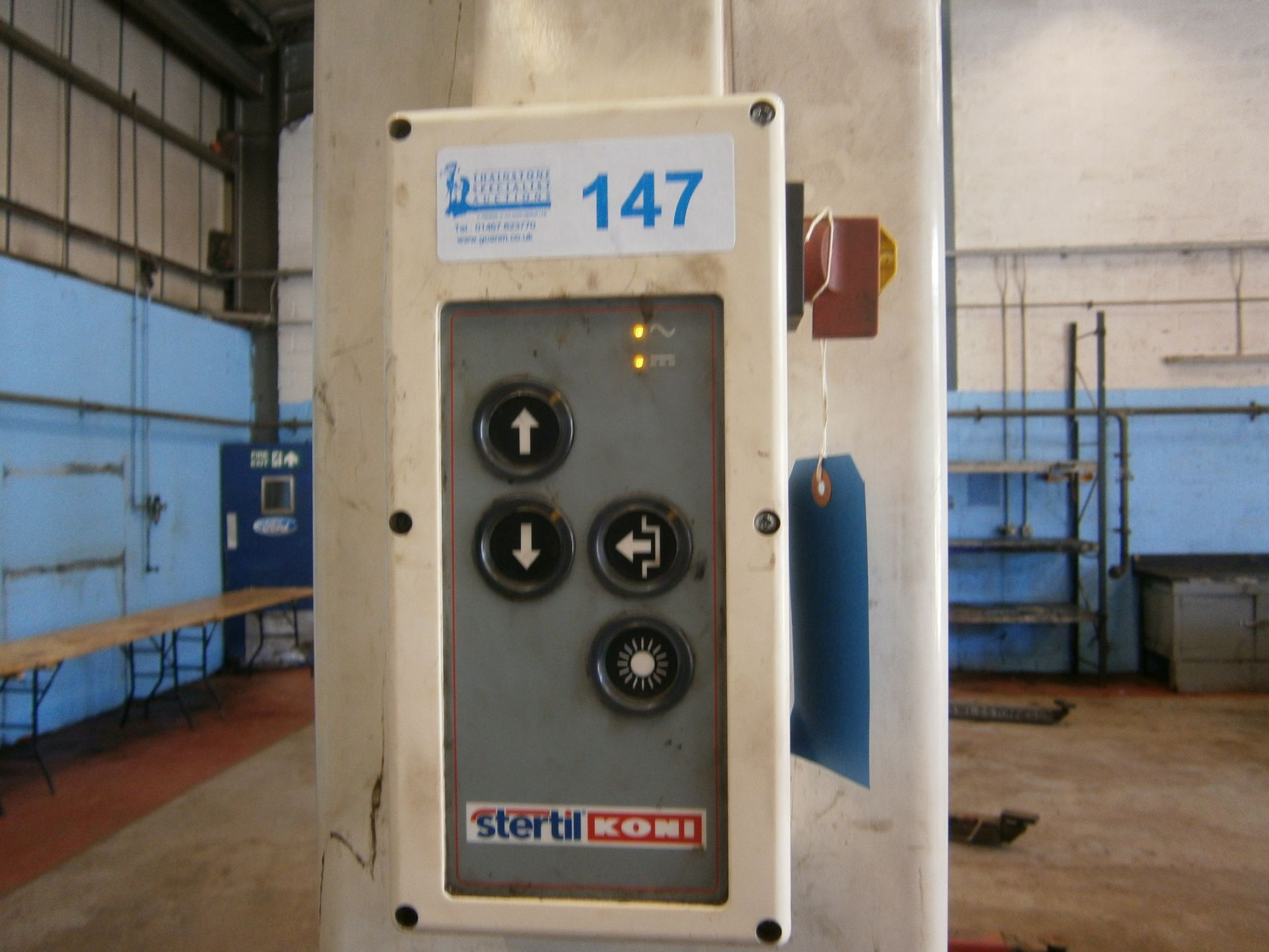 Stertil Koni Model KS-2050 2 Post Vehicle Lift - Serial No. - Bild 2 aus 3