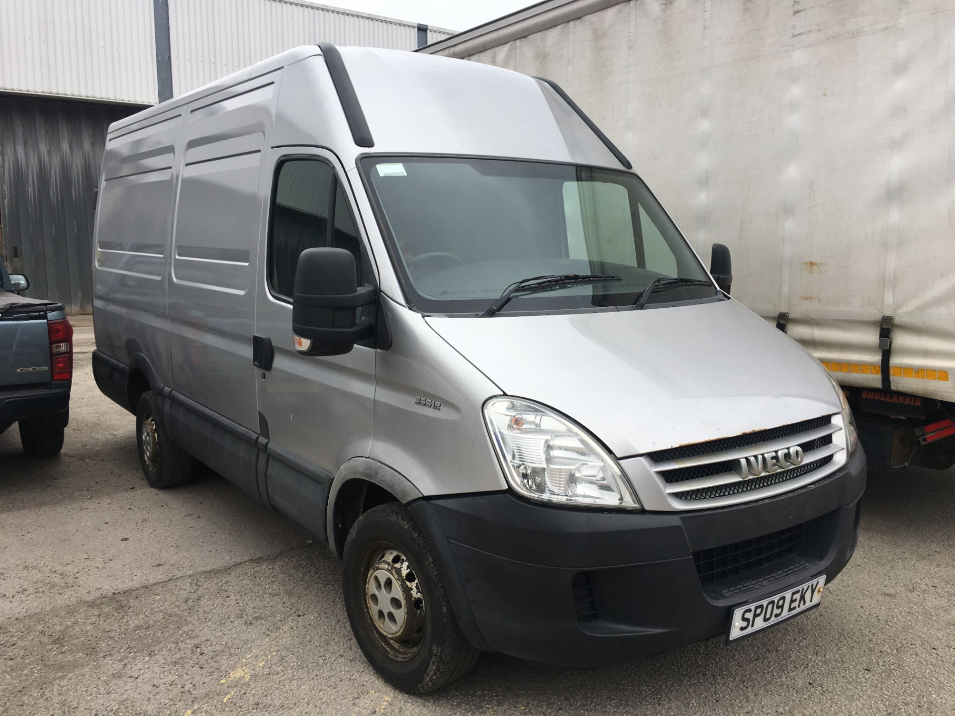 Iveco Daily 35S12 Mwb - 2287cc 2 Door Van - Image 2 of 4