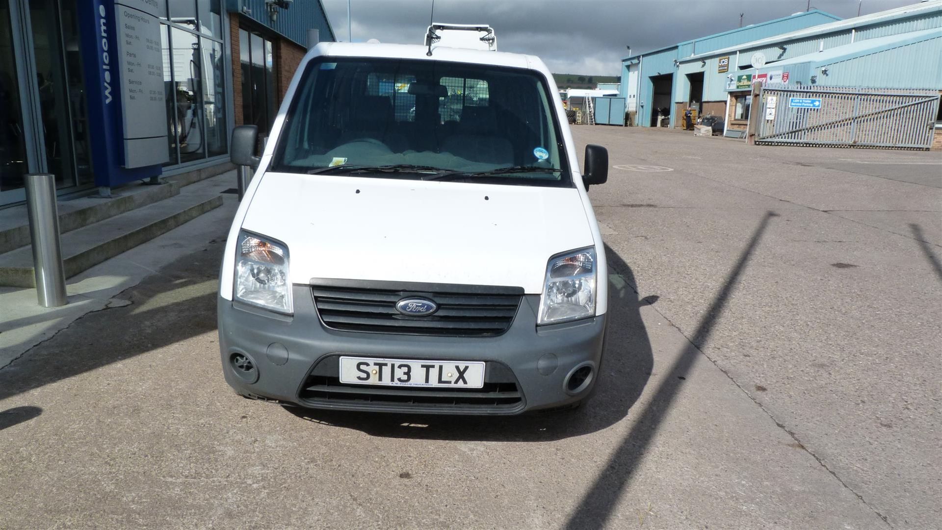 Ford Transit Connect T220 - 1753cc 2 Door Van - Image 2 of 4