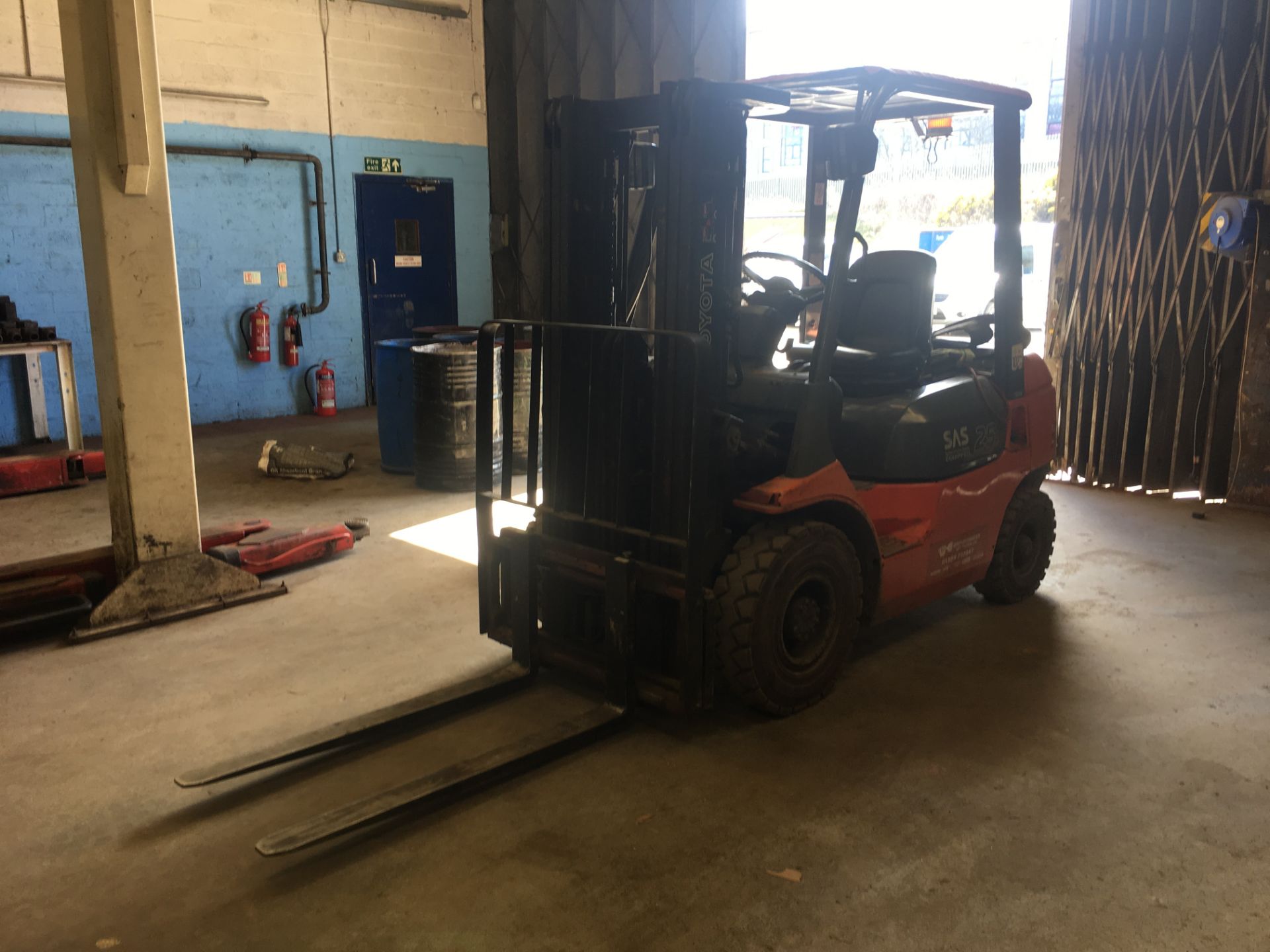 Toyota FDF25 Forklift, Year 2005, (PLUS VAT), 5% +VAT Buyer Premium Applies