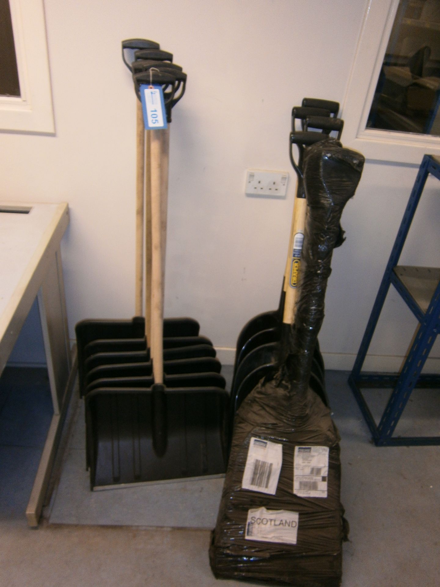 15 No. Plastic Shovels And Snow Shovels