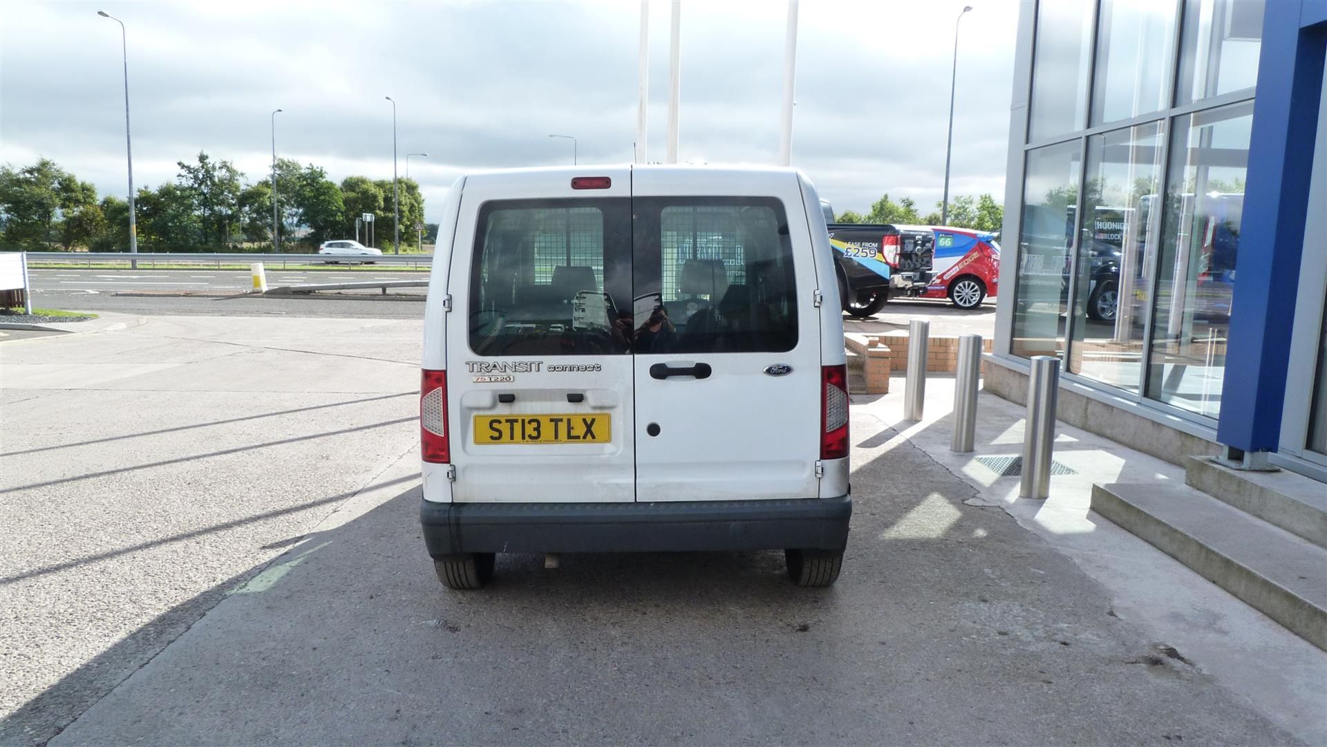 Ford Transit Connect T220 - 1753cc 2 Door Van - Image 4 of 4