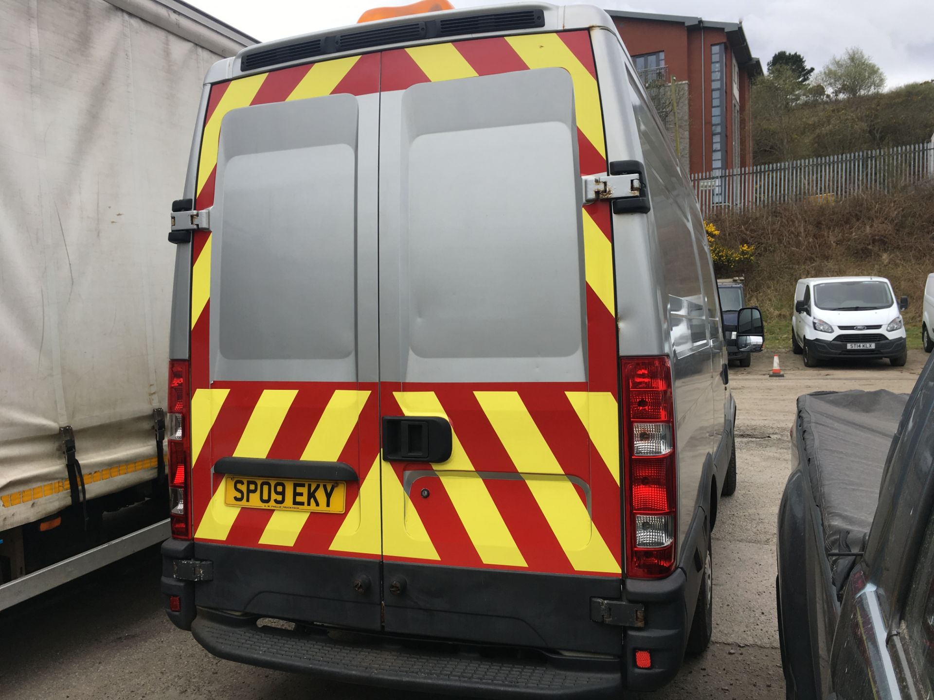 Iveco Daily 35S12 Mwb - 2287cc 2 Door Van - Image 3 of 4