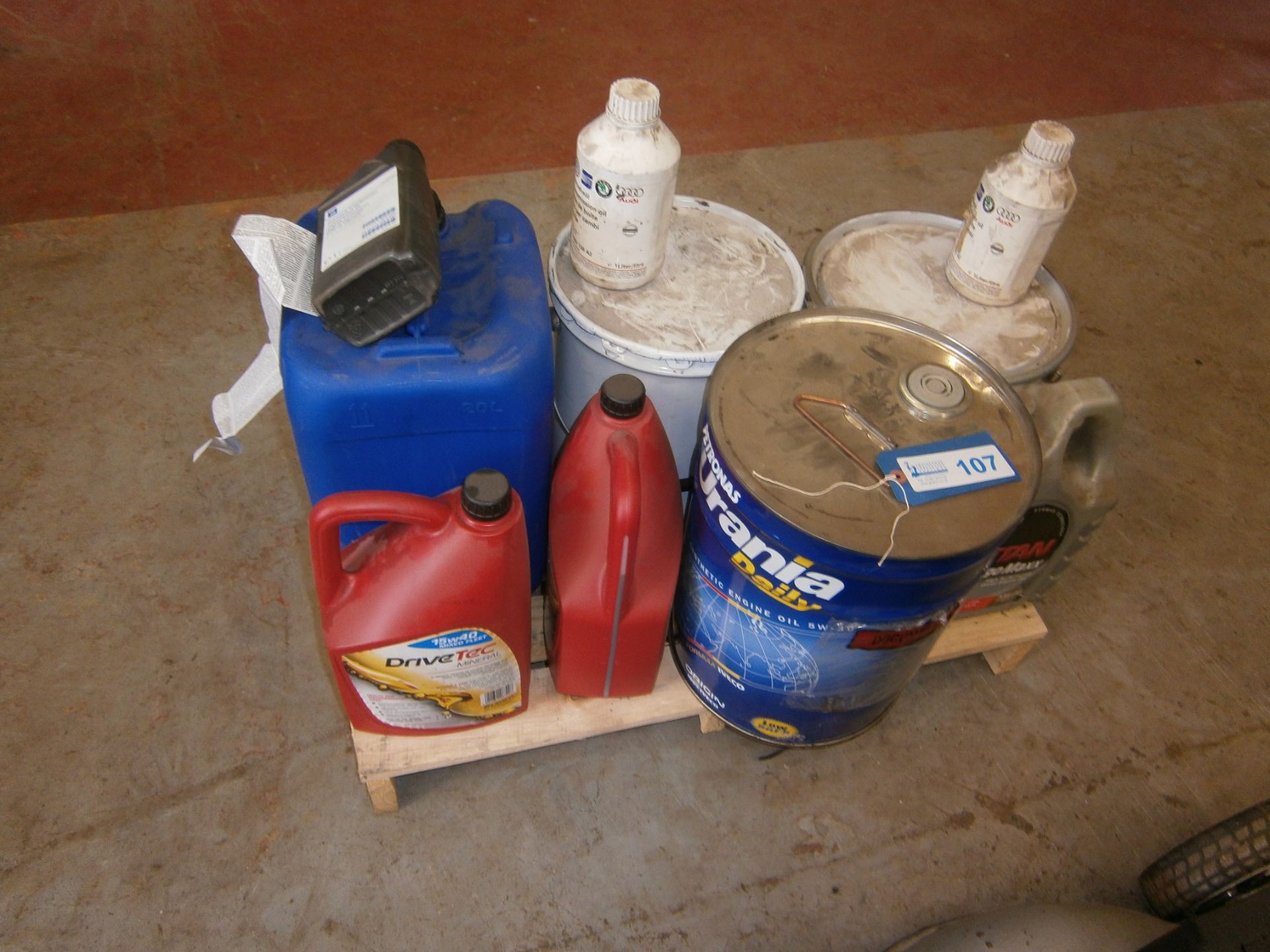 Pallet Various Oil And Grease