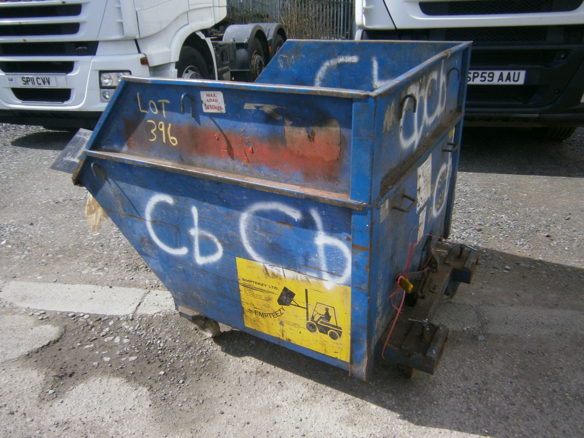 Blue Forklift Portable Tipping Skip