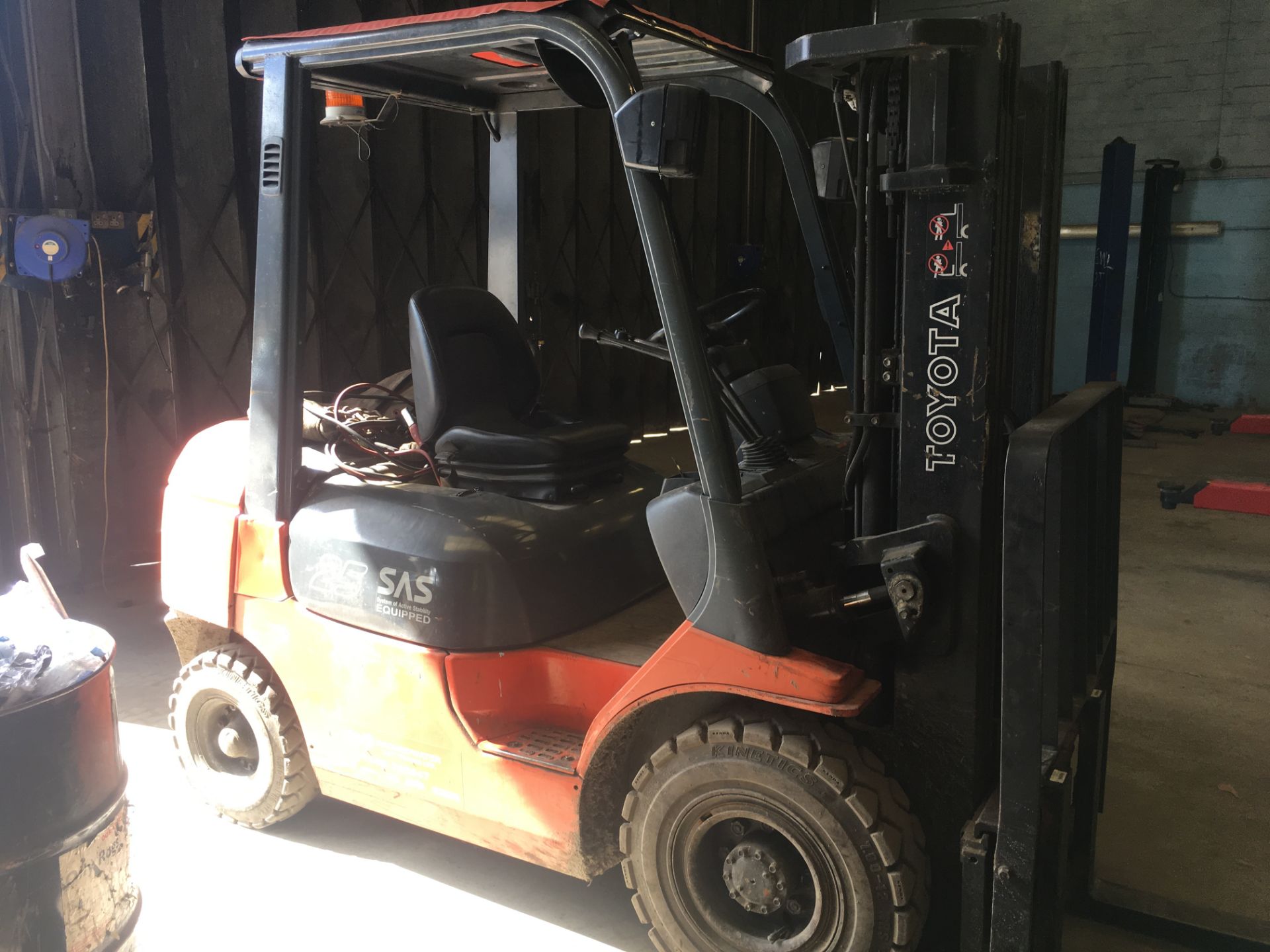 Toyota FDF25 Forklift, Year 2005, (PLUS VAT), 5% +VAT Buyer Premium Applies - Image 3 of 7