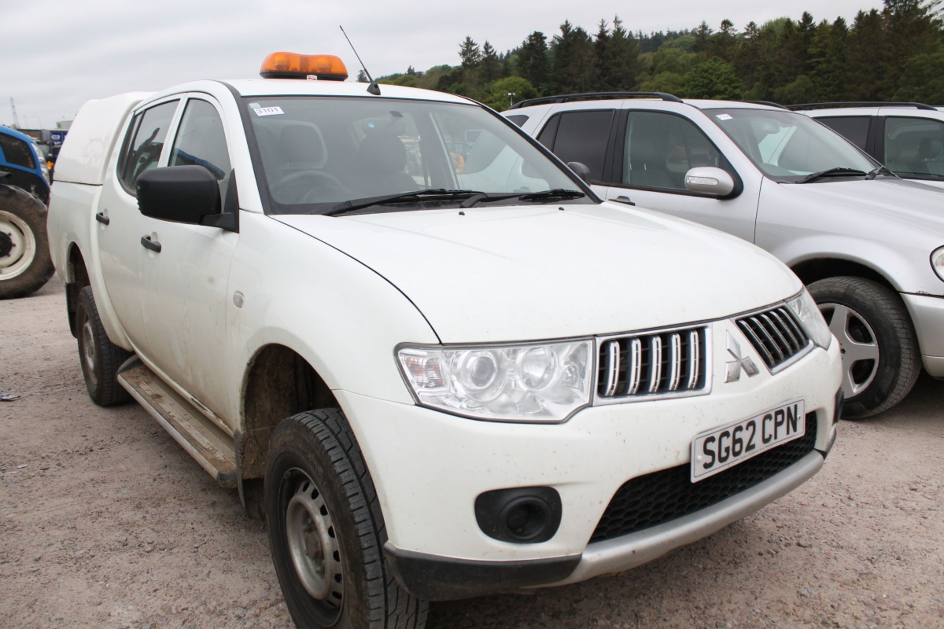 Mitsubishi L200 4life Lb Dcb Di-d 4x - 2477cc 4 Door Pickup - Image 3 of 3