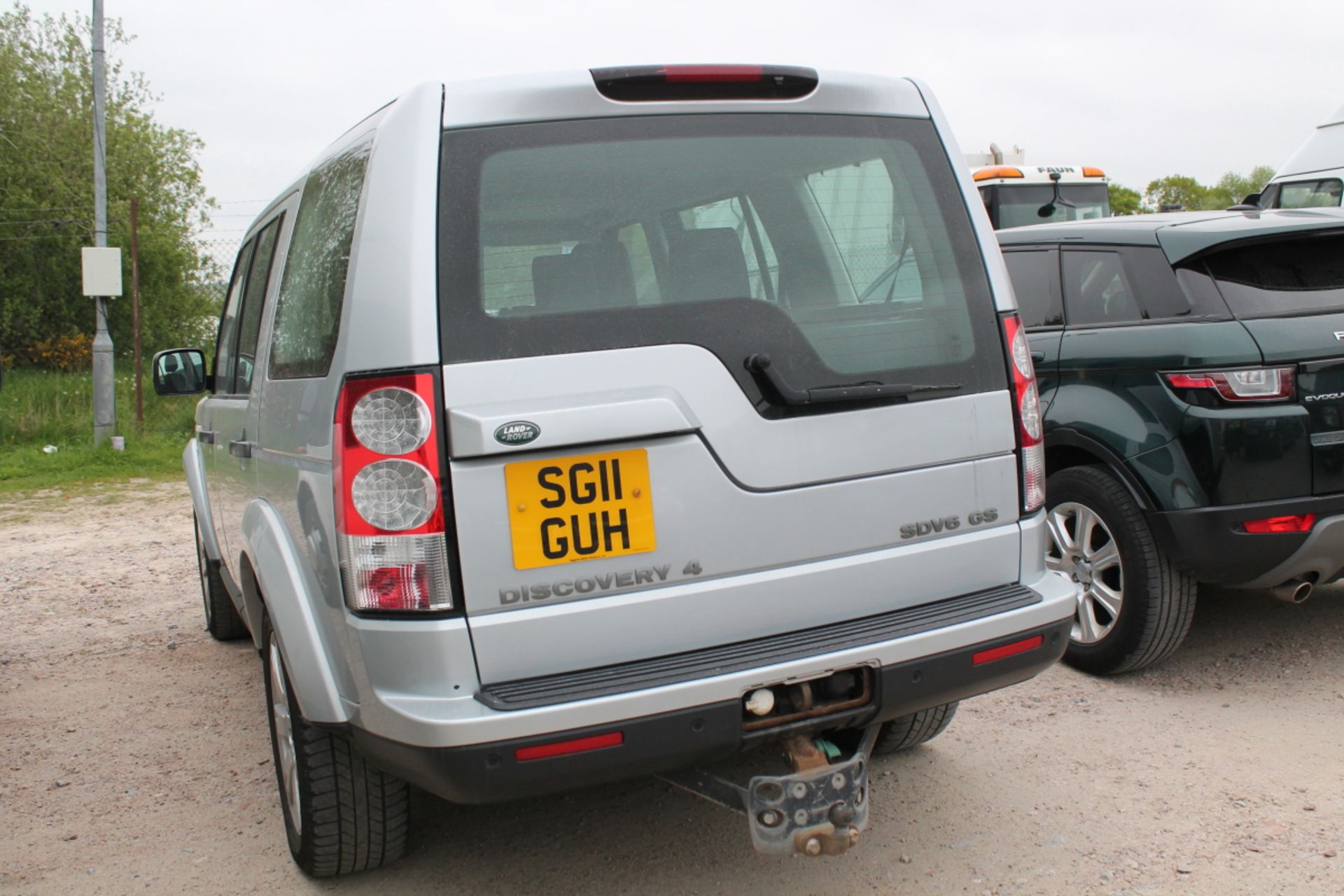 Land Rover Discovery Gs Sdv6 Auto - 2993cc 5 Door Estate - Image 3 of 3