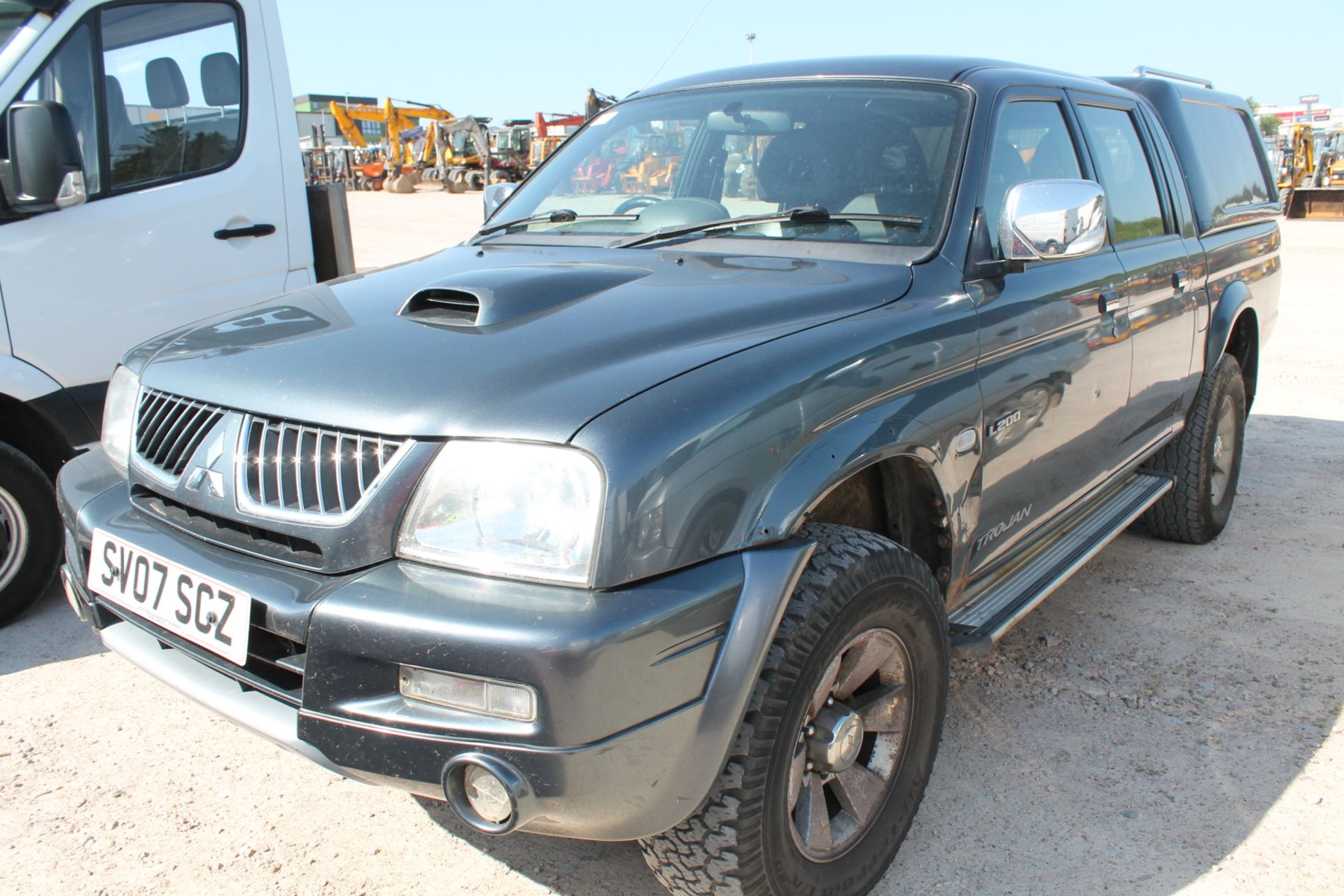 Mitsubishi L200 Trojan - 2477cc Pickup - Image 2 of 3