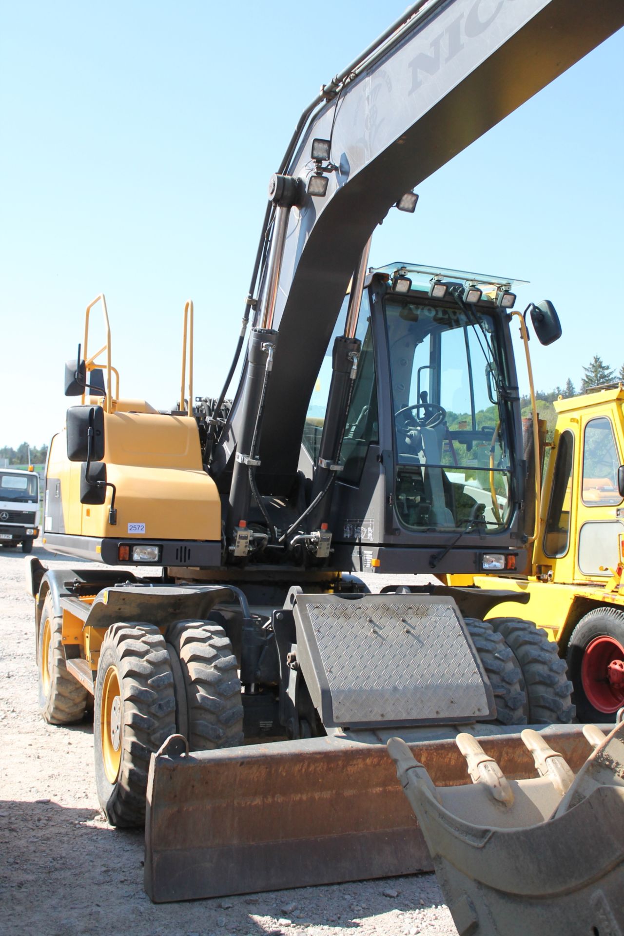 Volvo EW160 Excavator - 6000cc Tractor - Image 2 of 2