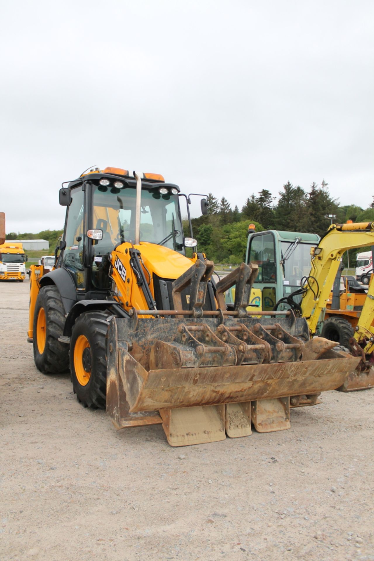 JCB 3CX - 4400cc 2 Door Tractor