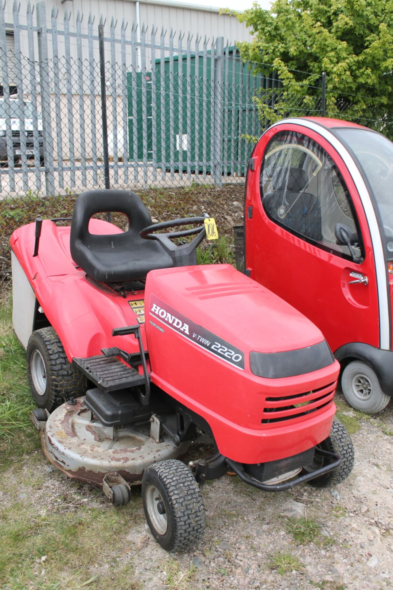 HONDA RIDE ON MOWER BATTERY CHARGER & KEY IN P/CABIN