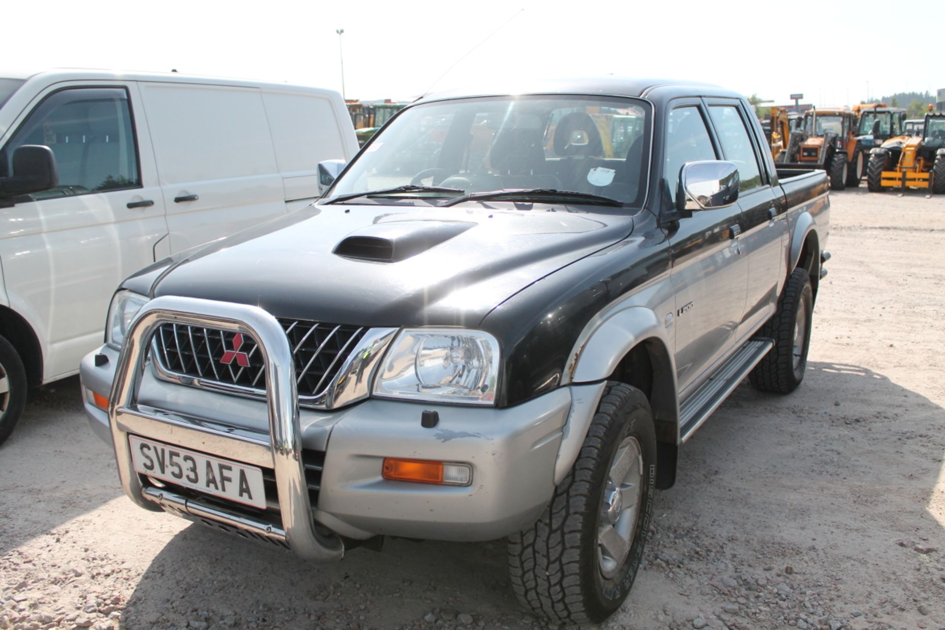 Mitsubishi L200 - 2499cc Pickup - Image 2 of 3